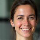 Portrait d’Aline, étudiante satisfaite